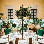 Alcazar De La Reina Hotel