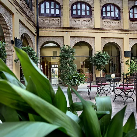 Отель Alcazar De La Reina Кармона
