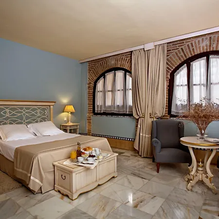 Alcazar De La Reina Hotel 4*